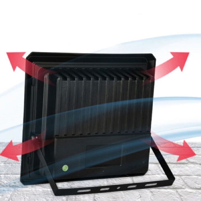 Solární reflektor 200W s dálkovým ovladačem